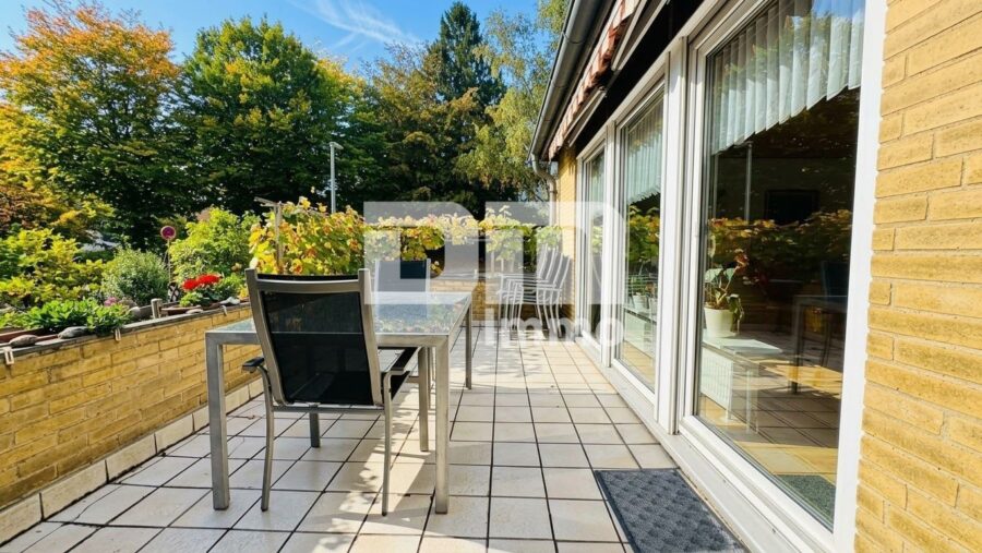Schönes Einfamilienhaus mit Garage und Terrasse / Ständerbauweise in hervorragender Lage - Terrasse / Zugang Gartenbereich